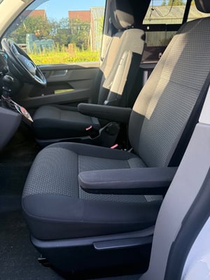 2021 Volkswagen Caravelle — photo 6 of 9