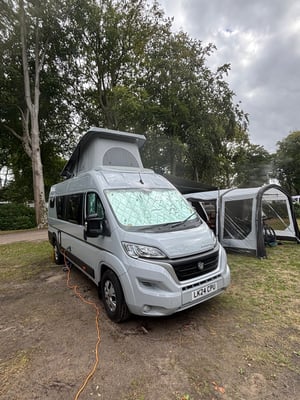 2024 Auto-Trail Expedition 68 — photo 4 of 12