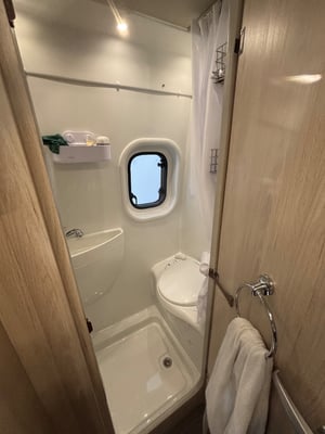 2024 Auto-Trail Expedition 68 — photo 12 of 12