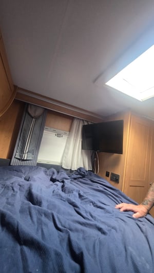 2006 Burstner Fixed bed model argos 747.2 — photo 21 of 25