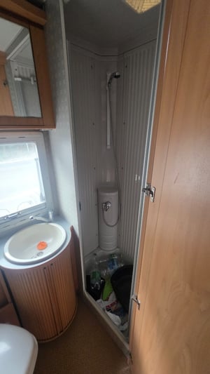 2006 Burstner Fixed bed model argos 747.2 — photo 23 of 25