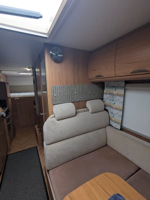 2006 Burstner Delfin T821 — photo 7 of 10