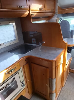 2005 Rapido 7085F — photo 41 of 50