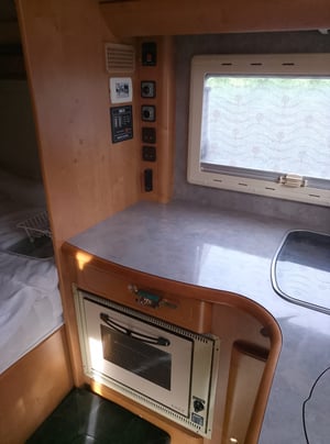 2005 Rapido 7085F — photo 47 of 50