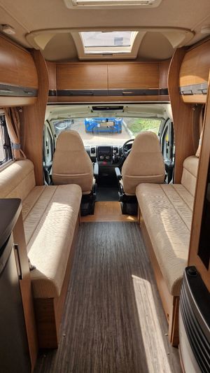 2012 Auto-Trail Tracker EKS — photo 9 of 17