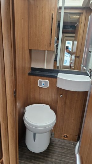 2012 Auto-Trail Tracker EKS — photo 10 of 17