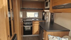 2012 Auto-Trail Tracker EKS — photo 13 of 17