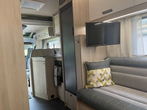 2021 Auto-Trail F-Line F72 — photo 12 of 19