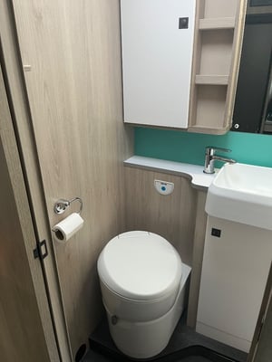 2021 Auto-Trail F-Line F72 — photo 18 of 19