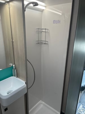 2021 Auto-Trail F-Line F72 — photo 17 of 19