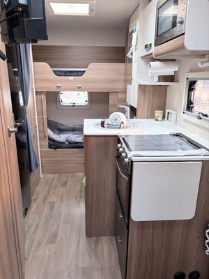 2018 Swift Escape 695 — photo 3 of 20