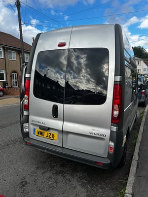 2011 Vauxhall Vivaro — photo 9 of 22