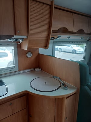 2002 Burstner A642-2 — photo 6 of 91