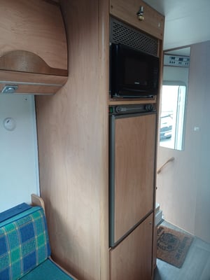 2002 Burstner A642-2 — photo 9 of 91