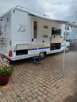 2002 Burstner A642-2 — photo 11 of 91