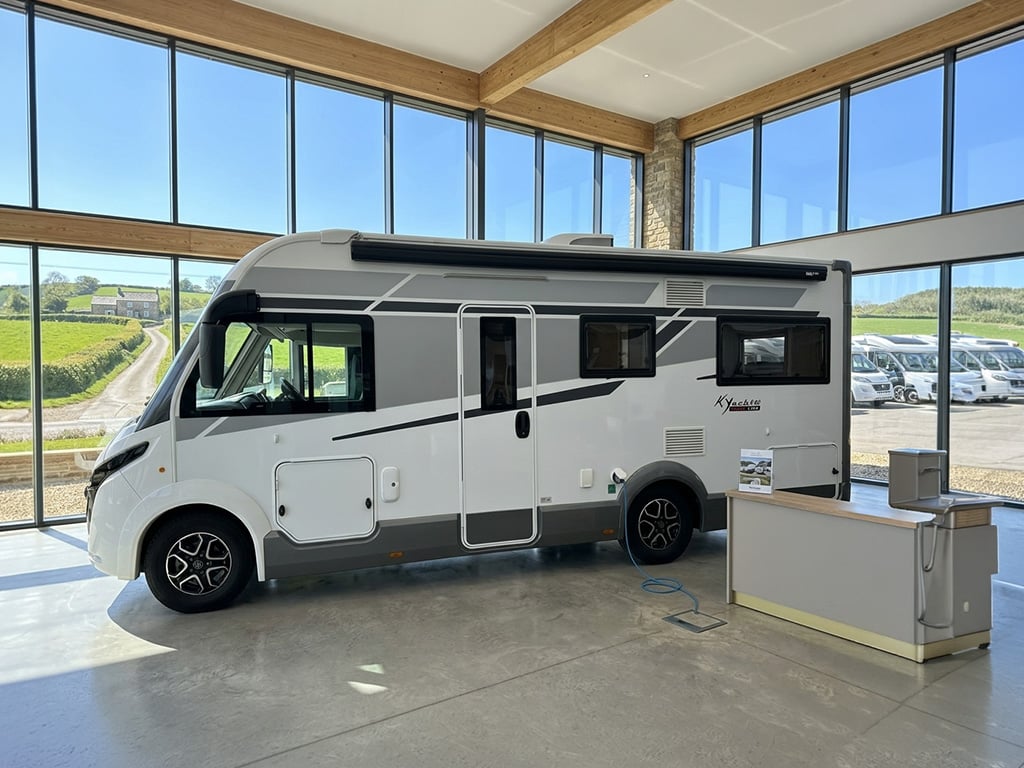 2022 Mobilvetta K-Yacht Tekno Line 80 - Image 1
