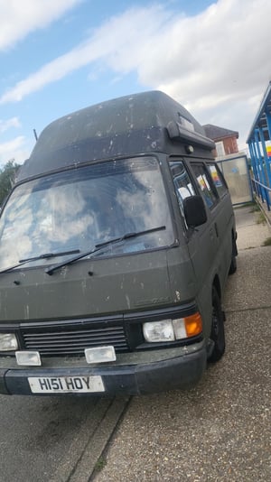 1991 Nissan Urvan — photo 2 of 10