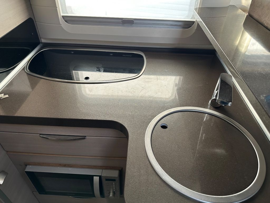 2016 Hobby Optima Deluxe - Image 9