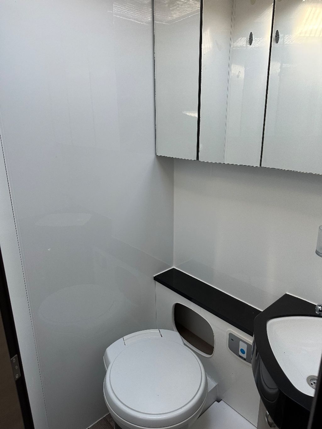 2016 Hobby Optima Deluxe - Image 27