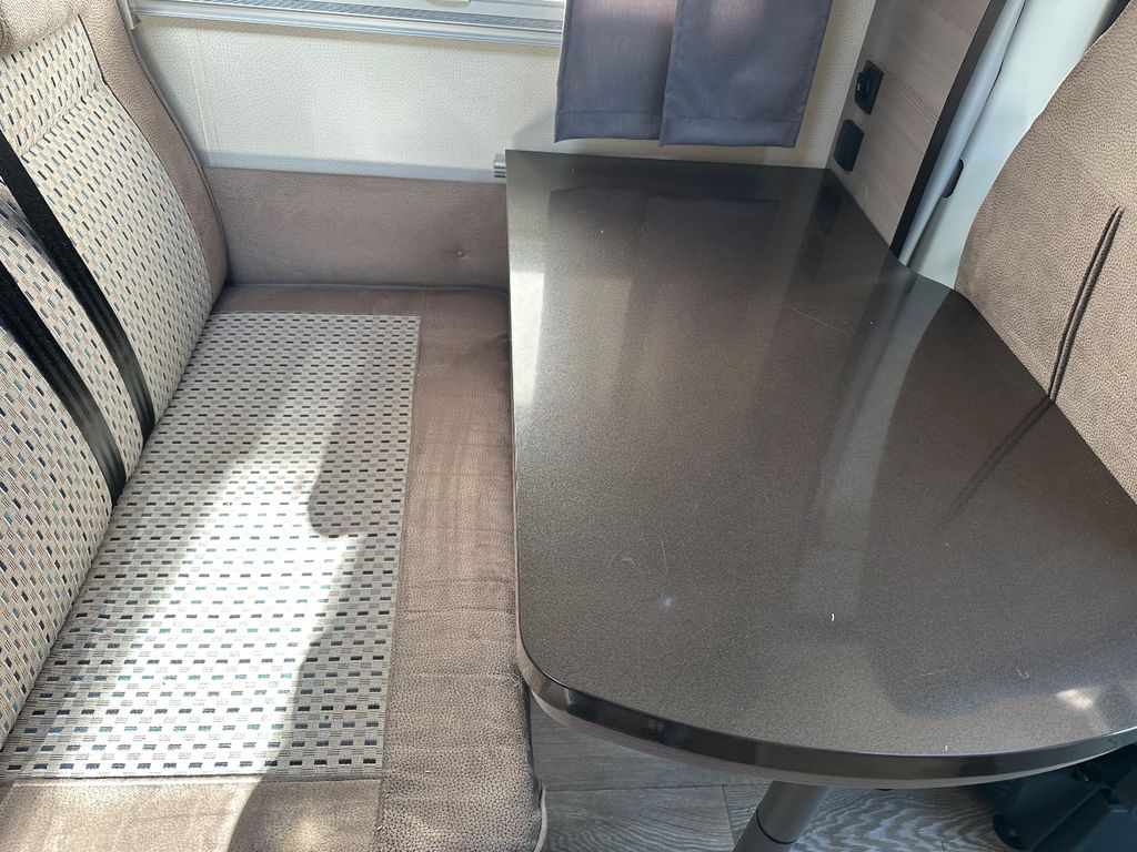 2016 Hobby Optima Deluxe - Image 11