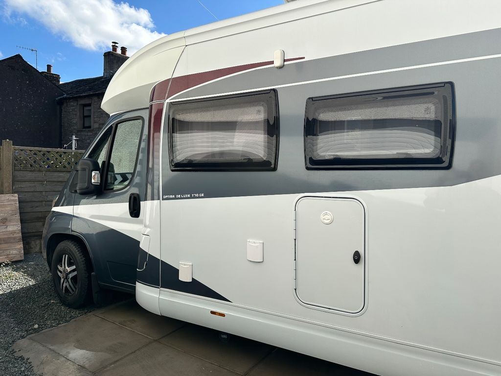 2016 Hobby Optima Deluxe - Image 4