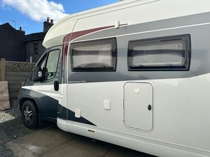 2016 Hobby Optima Deluxe — photo 3 of 28