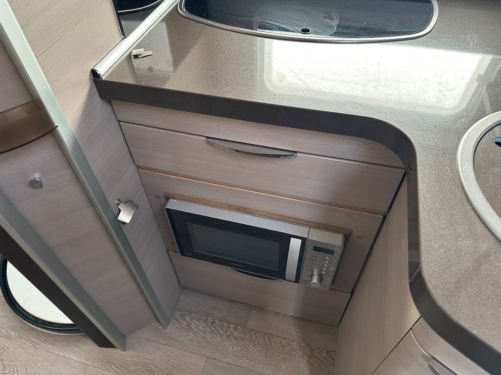 2016 Hobby Optima Deluxe - Image 13