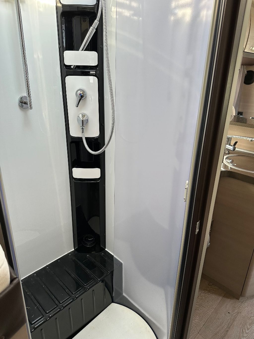 2016 Hobby Optima Deluxe - Image 14