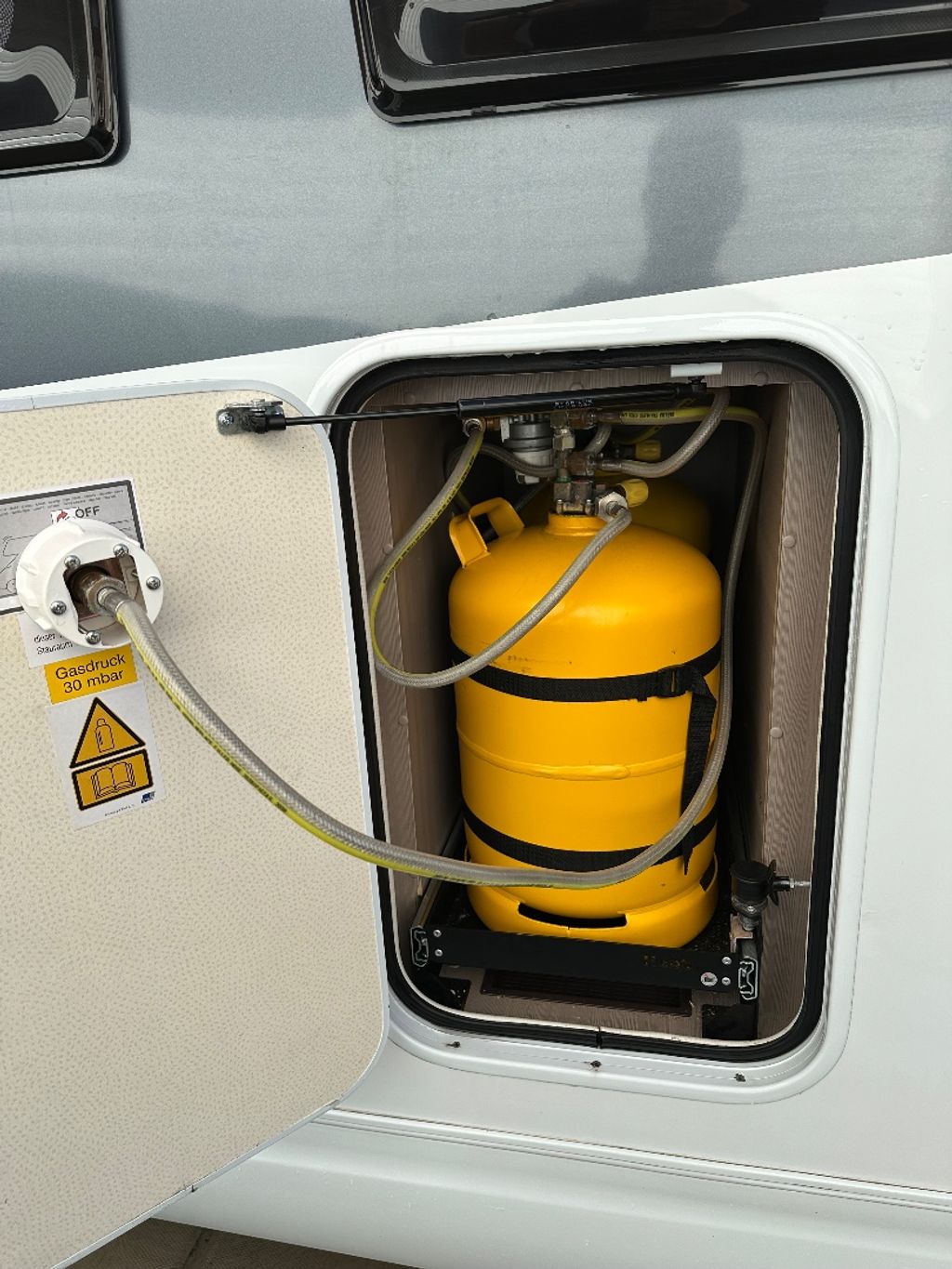 2016 Hobby Optima Deluxe - Image 17