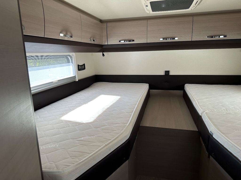 2016 Hobby Optima Deluxe - Image 5