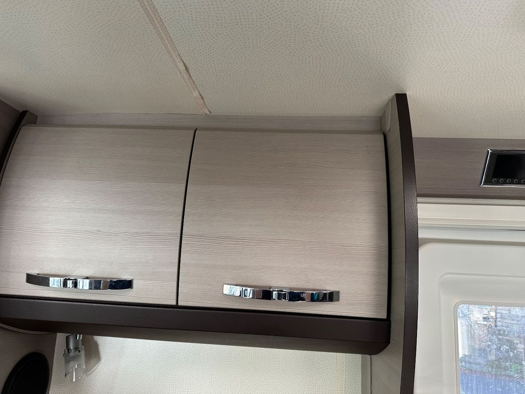 2016 Hobby Optima Deluxe - Image 19