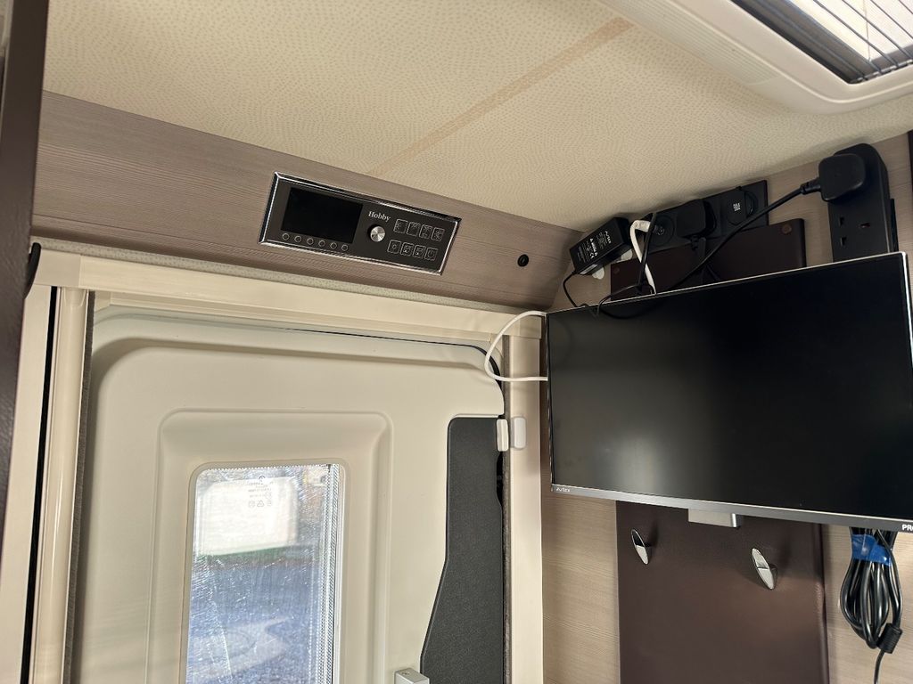 2016 Hobby Optima Deluxe - Image 22