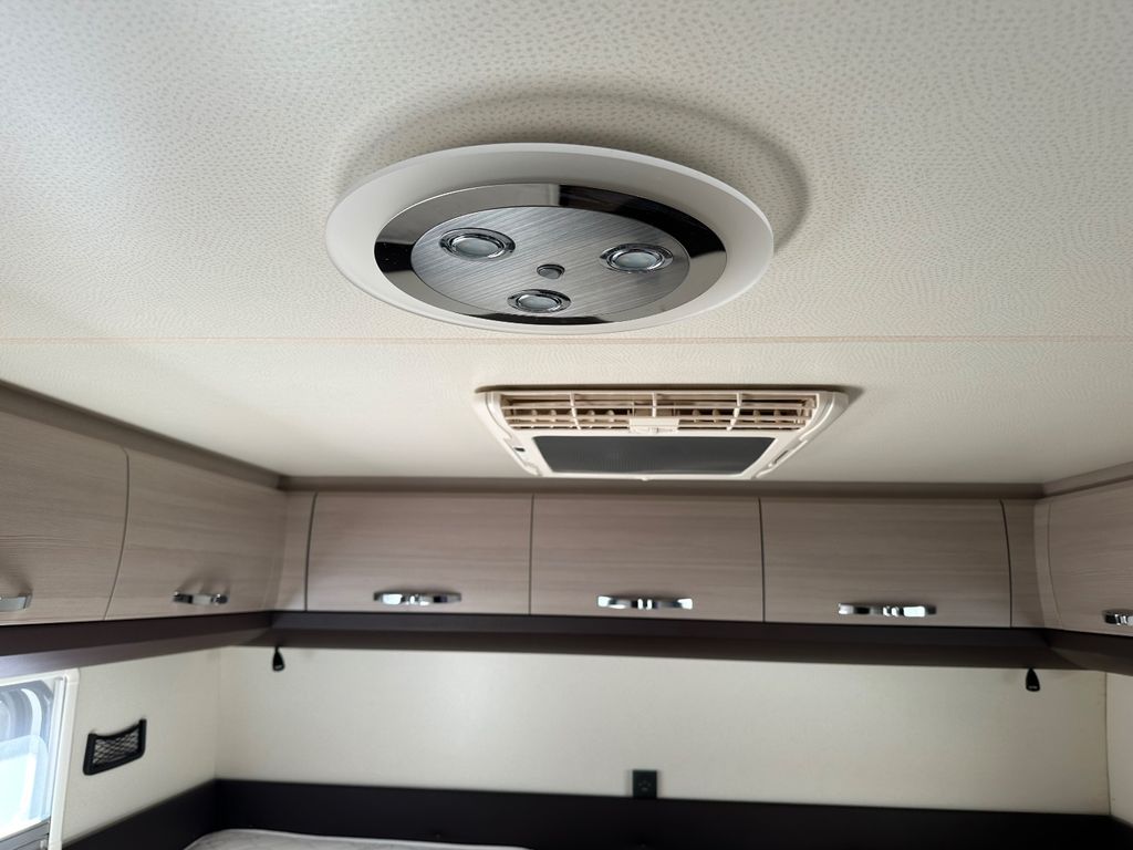 2016 Hobby Optima Deluxe - Image 24