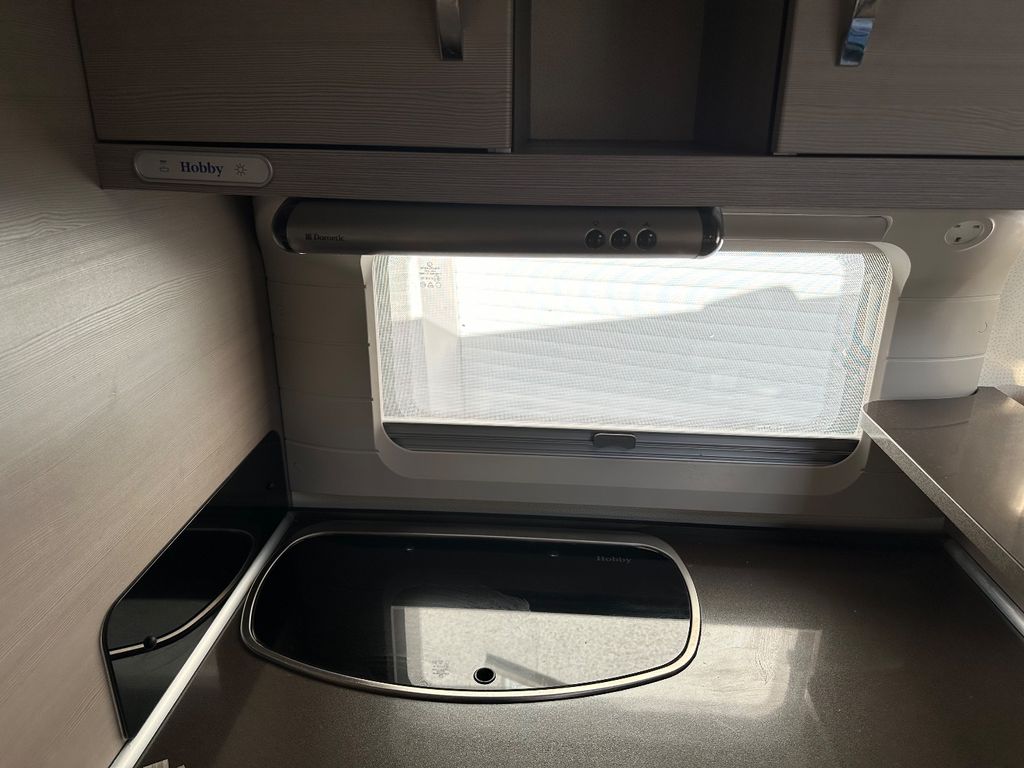 2016 Hobby Optima Deluxe - Image 25