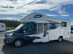 2024 Swift Voyager 494 — photo 3 of 30