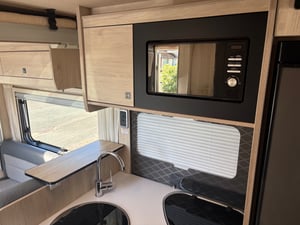 2025 Auto-Trail F-Line F72 — photo 2 of 18
