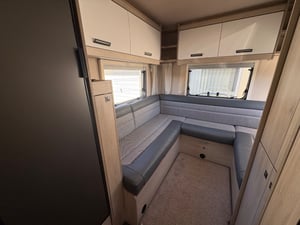 2025 Auto-Trail F-Line F72 — photo 6 of 18