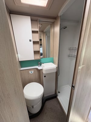 2025 Auto-Trail F-Line F72 — photo 7 of 18