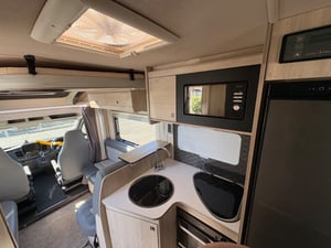 2025 Auto-Trail F-Line F72 — photo 9 of 18