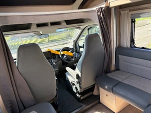 2025 Auto-Trail F-Line F72 — photo 10 of 18