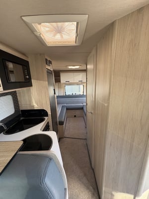 2025 Auto-Trail F-Line F72 — photo 16 of 18