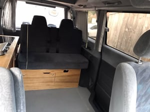 2015 Toyota Granvia — photo 8 of 11