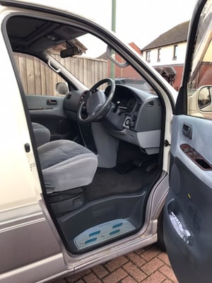 2015 Toyota Granvia — photo 10 of 11