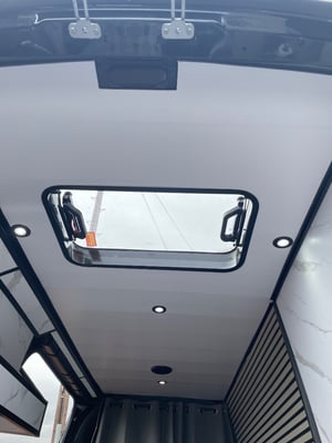 2020 Mercedes-Benz Sprinter — photo 3 of 6