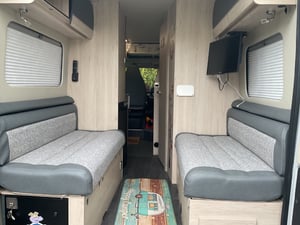 2023 Auto-Trail Expedition 67 — photo 2 of 10