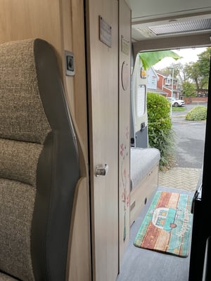2023 Auto-Trail Expedition 67 — photo 3 of 10