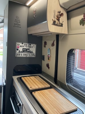 2023 Auto-Trail Expedition 67 — photo 5 of 10