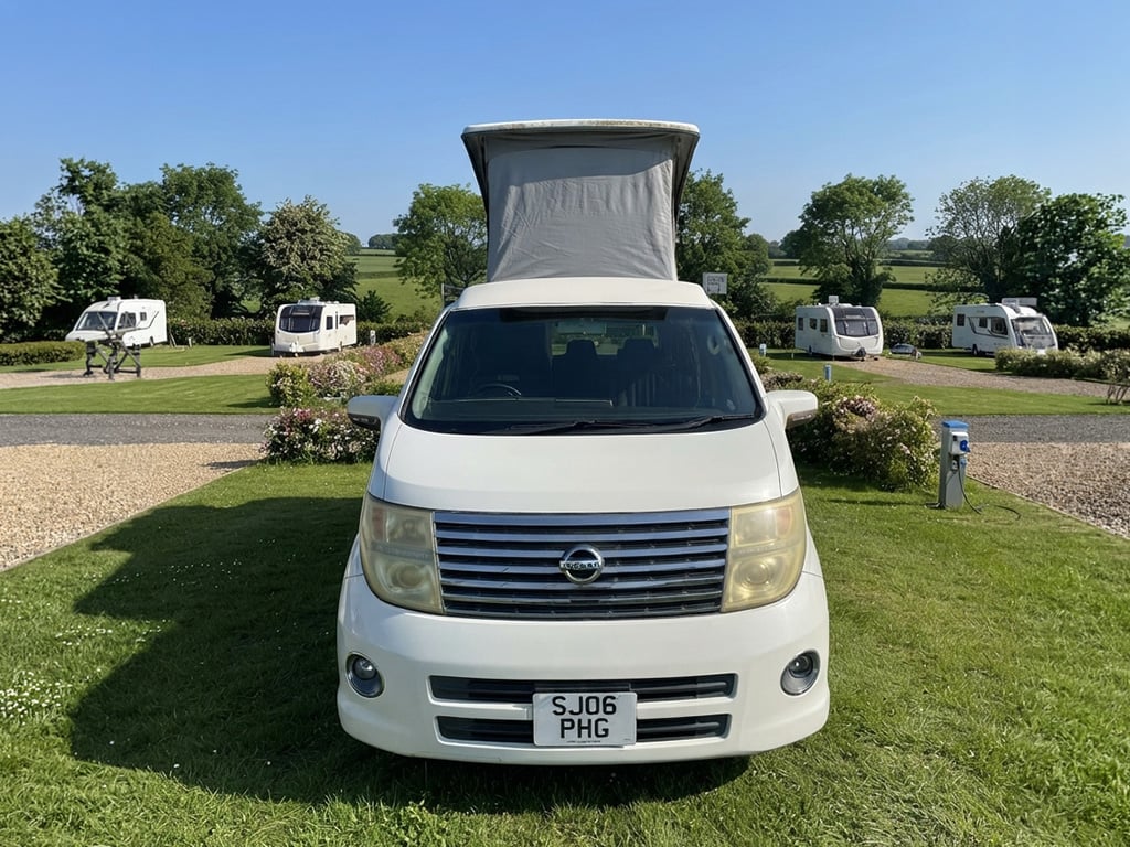 2006 Nissan Elgrand - Image 1