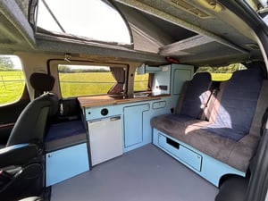 2006 Nissan  Elgrand  — photo 8 of 22