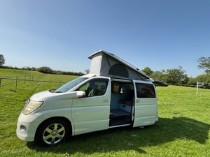 2006 Nissan  Elgrand  — photo 10 of 22